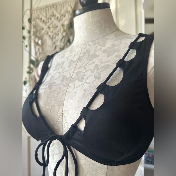 The Unbranded Brand Other - Women's Black Cutout Tie-Front Bikini Set